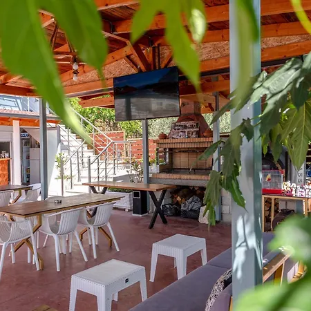 Hotel&apartaments -villa Hasani 24 Saranda
