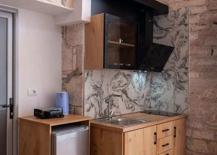 Hasani 24 * Sarandë