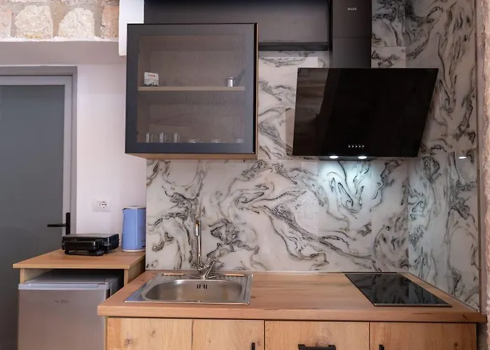 Hasani 24 * Sarandë